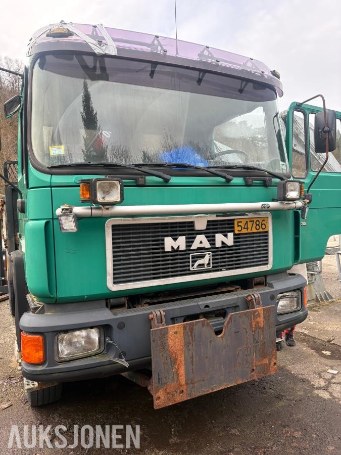 1996 MAN Lastebil med Hiab kran